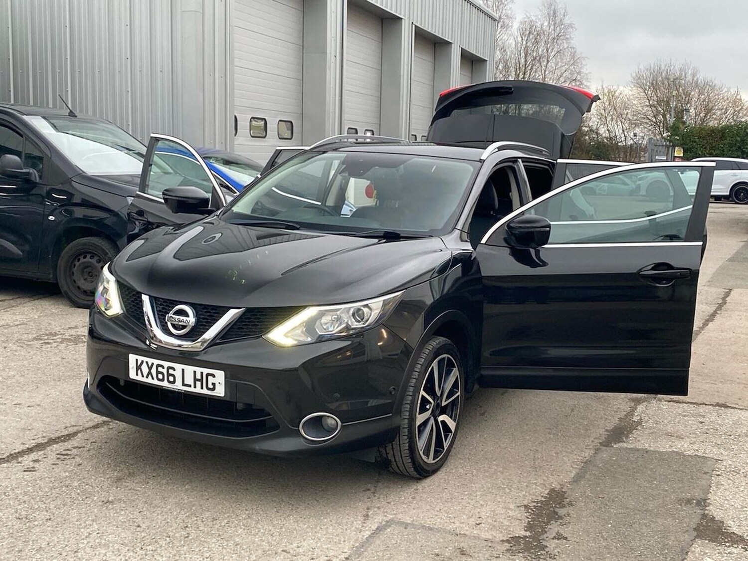 Used Nissan Qashqai 2016 for sale - 77931695: Photo 39