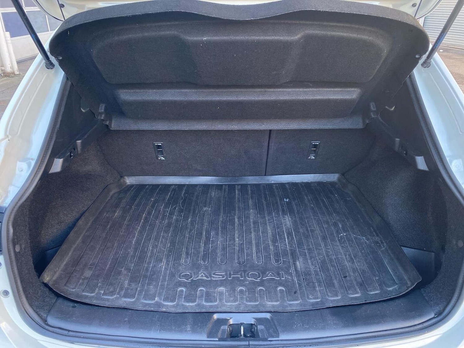 Used Nissan Qashqai 2017 for sale - 76527329: Photo 17