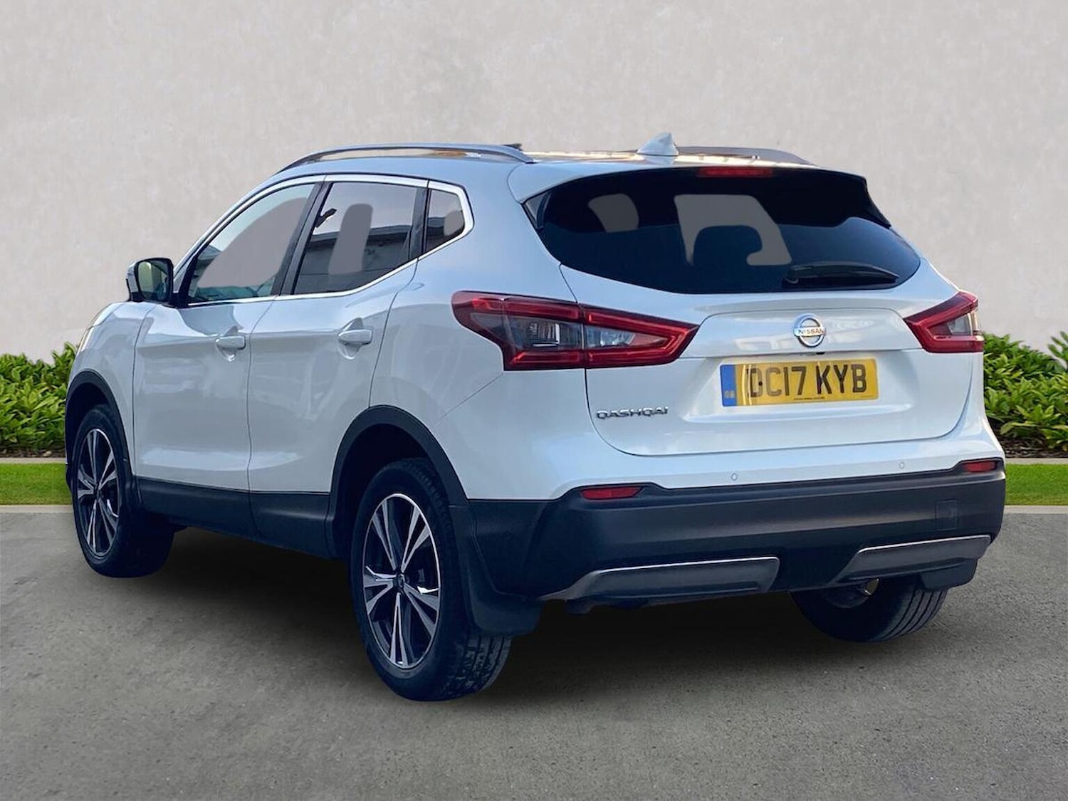 Used Nissan Qashqai 2017 for sale - 76527329: Photo 2