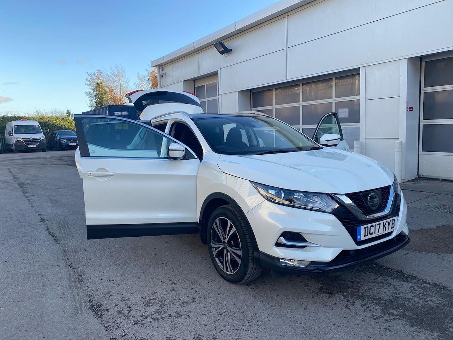 Used Nissan Qashqai 2017 for sale - 76527329: Photo 40