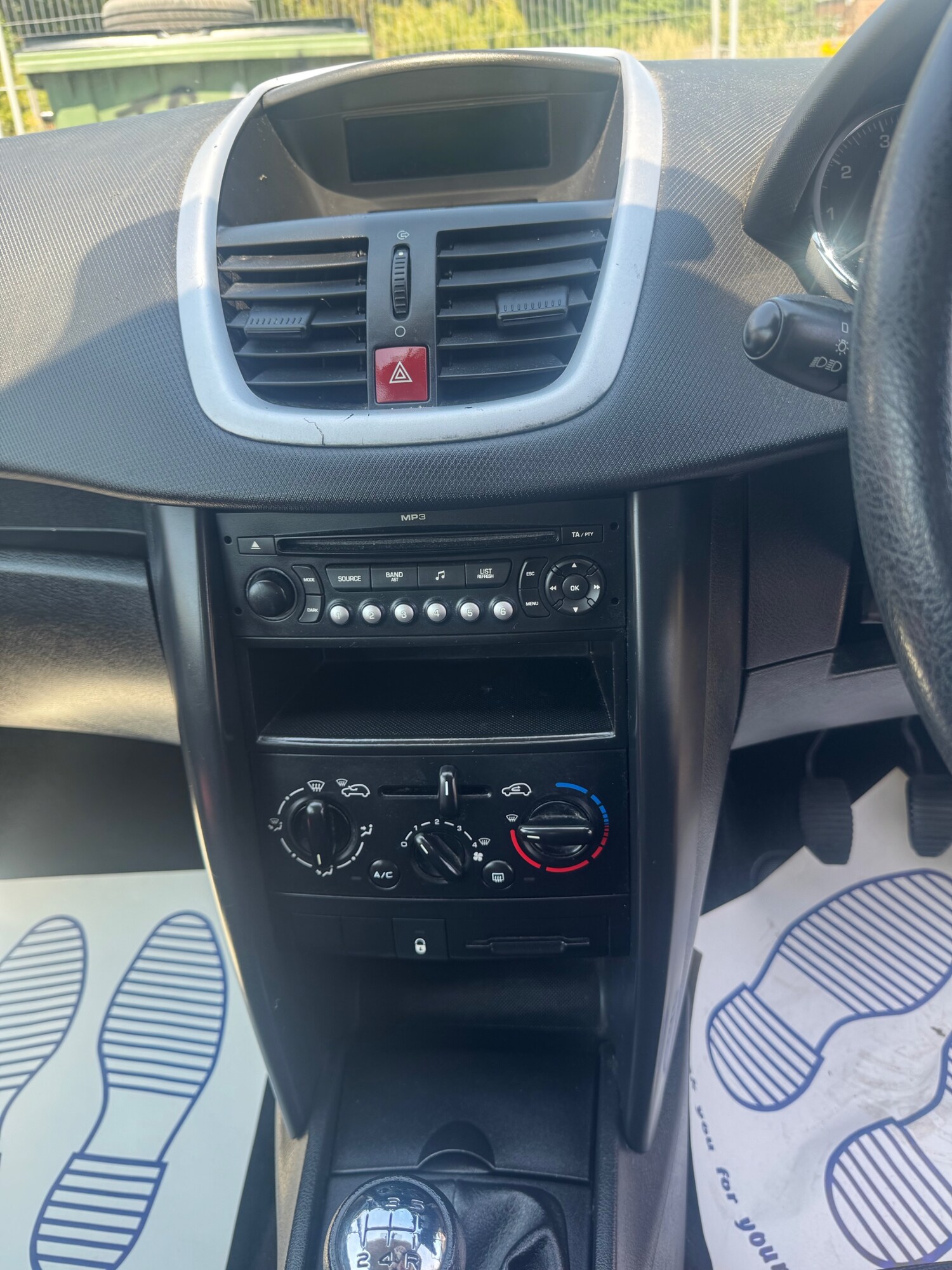 Used Peugeot 207 2009 for sale - 75203759: Photo 8