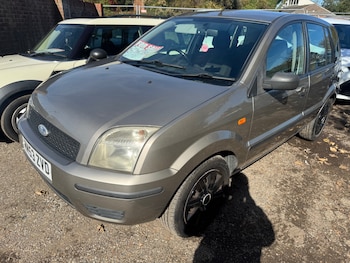 Used Ford Fusion 2004 for sale - 76102221: Photo