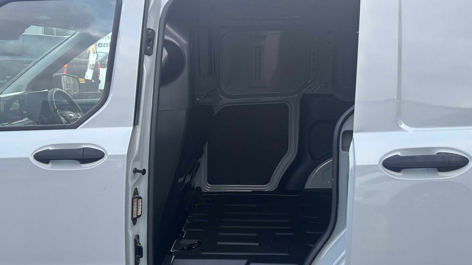 Used Ford Transit Courier 2024 for sale - 76916220: Photo 11
