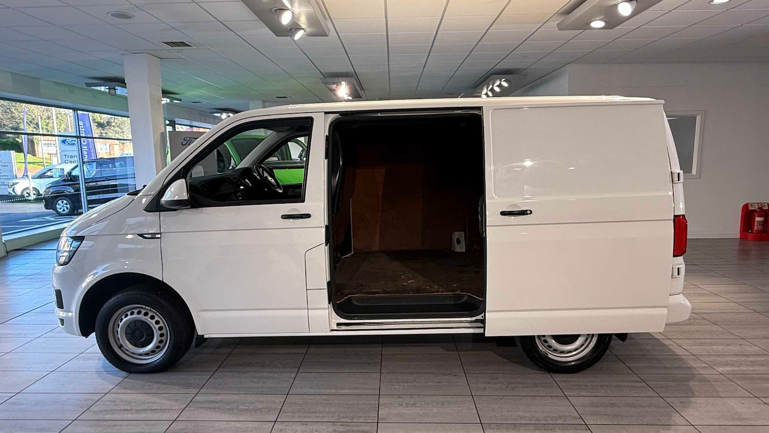 Used Volkswagen Transporter 2019 for sale - 76902354: Photo 15