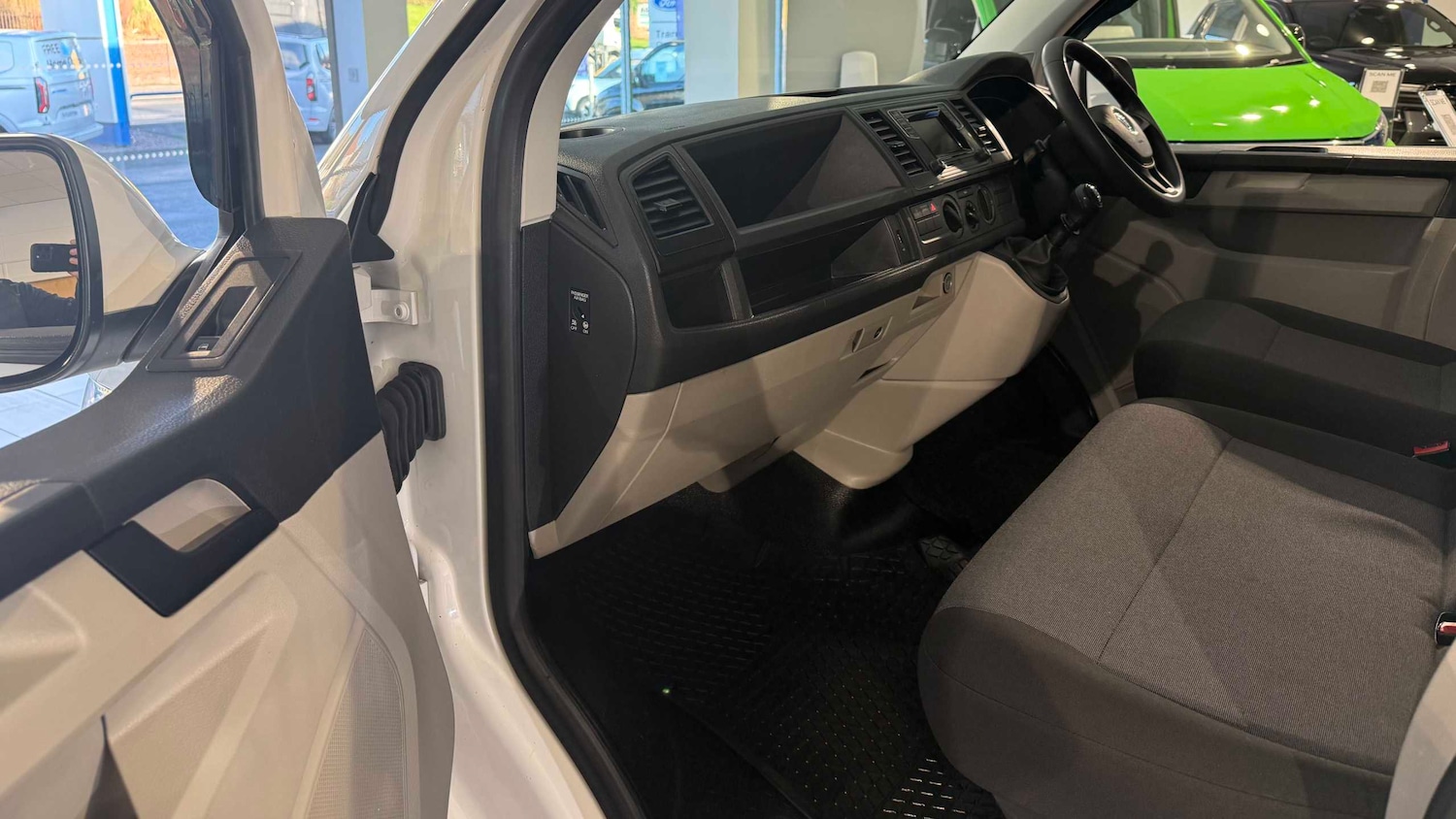 Used Volkswagen Transporter 2019 for sale - 76902354: Photo 28