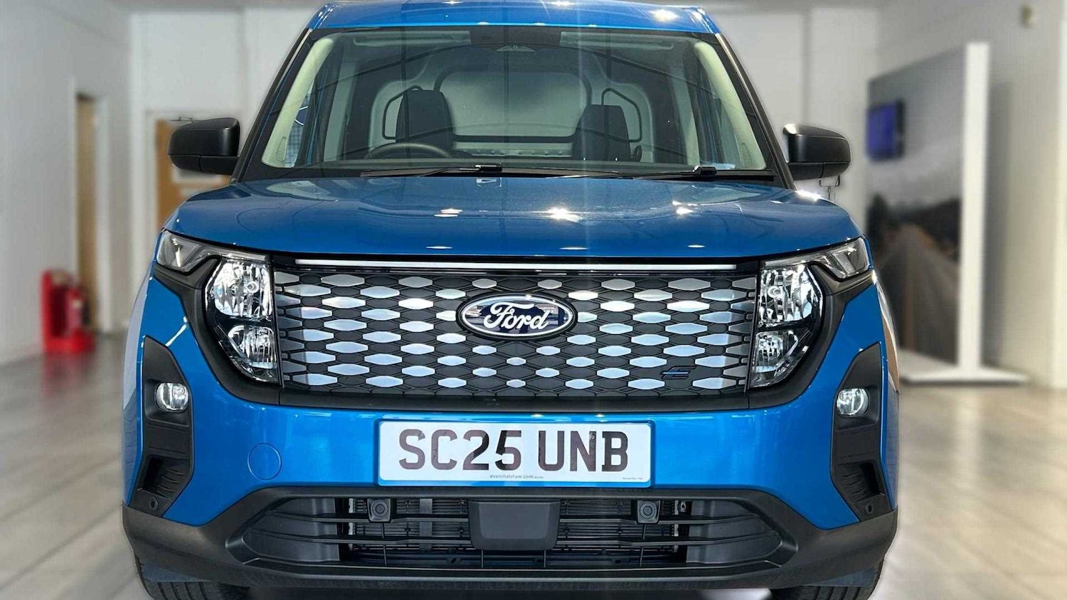 Used Ford E-Transit Courier 2025 for sale - 76272246: Photo 2