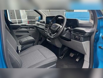 Used Ford Tourneo Custom 2025 for sale - 79172596: Photo