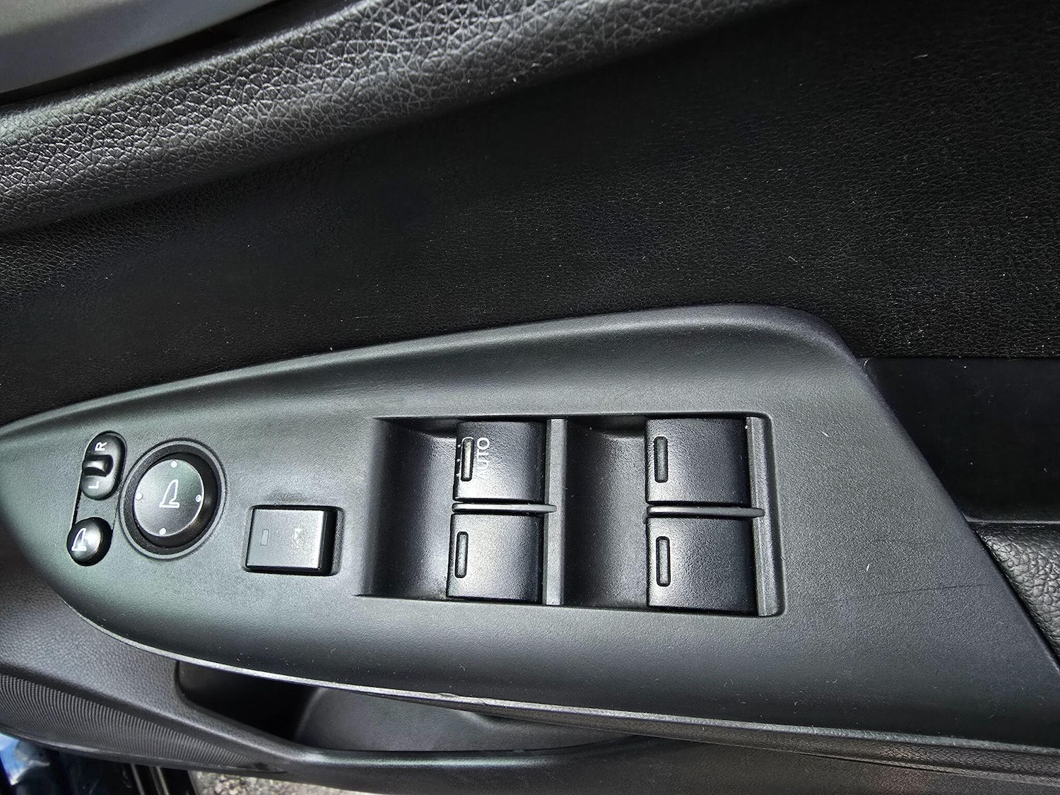 Used Honda Fit for sale - 76942348: Photo 30