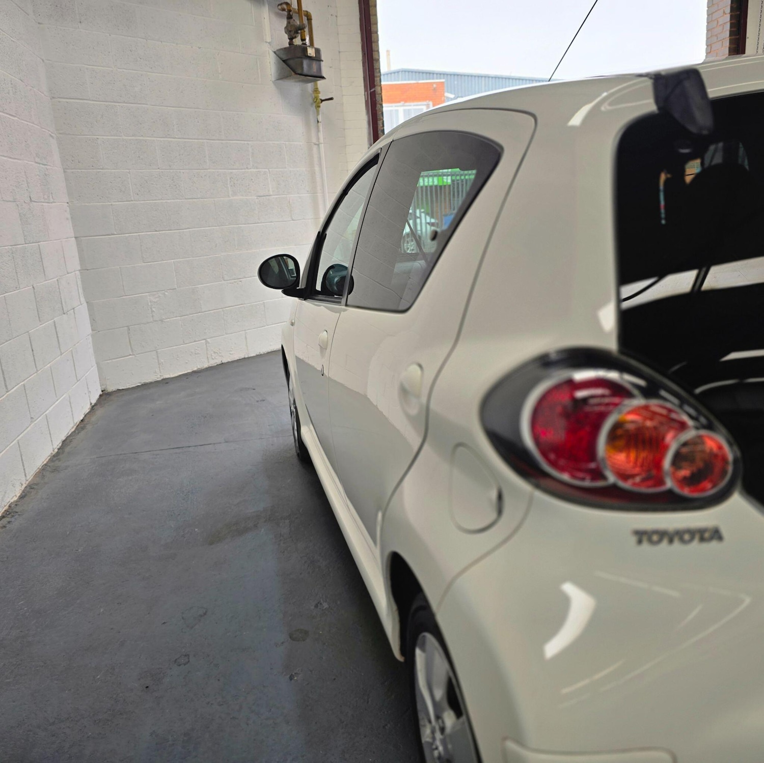 Used Toyota AYGO 2011 for sale - 76926325: Photo 10