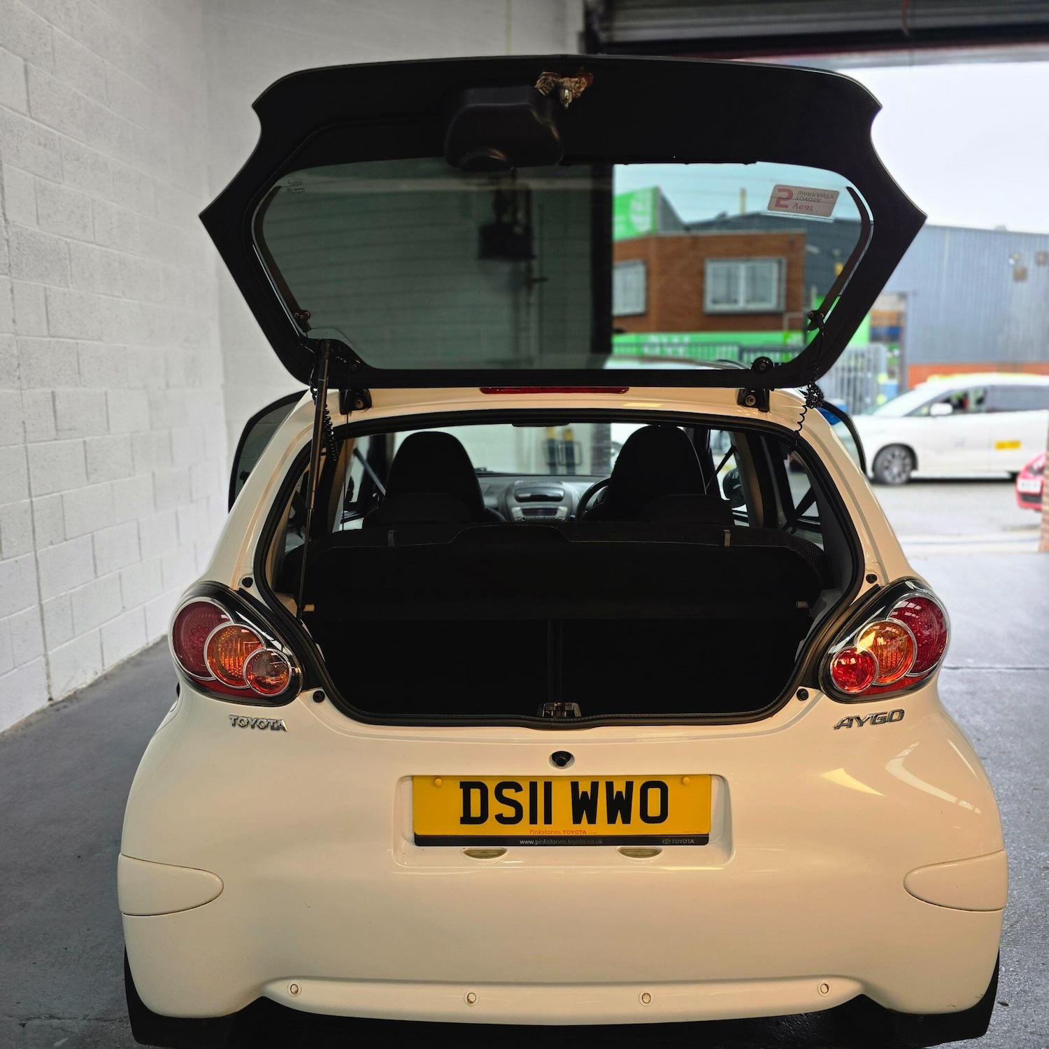 Used Toyota AYGO 2011 for sale - 76926325: Photo 11