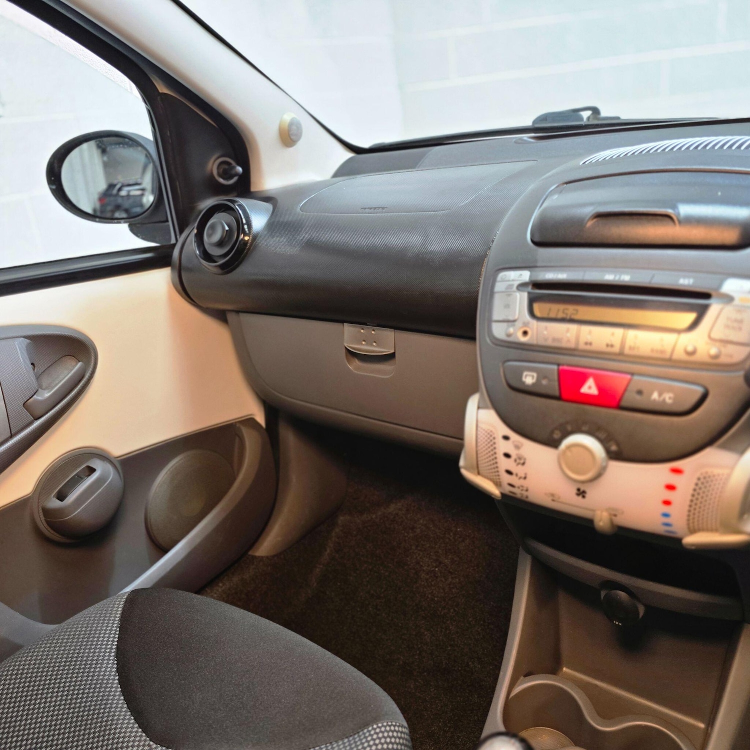 Used Toyota AYGO 2011 for sale - 76926325: Photo 26