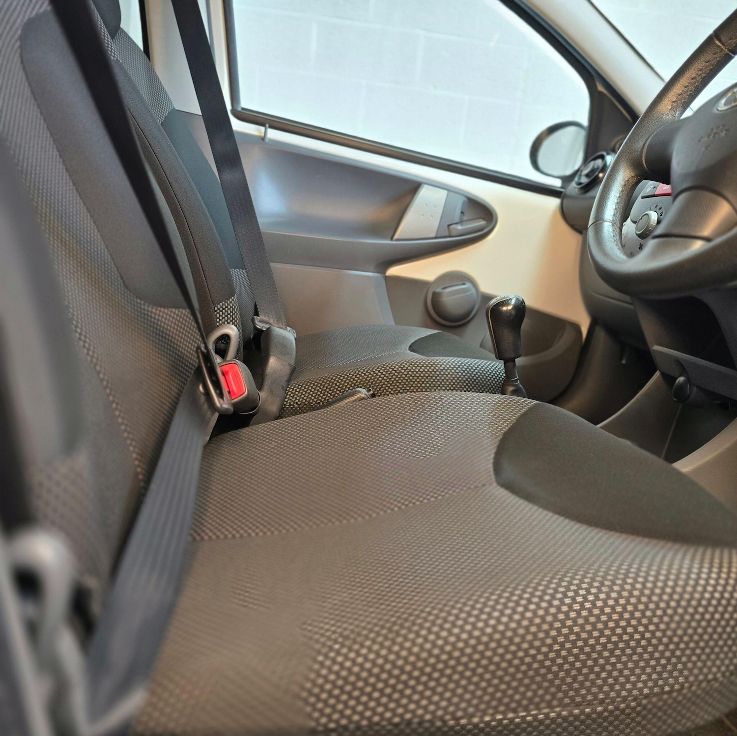 Used Toyota AYGO 2011 for sale - 76926325: Photo 29