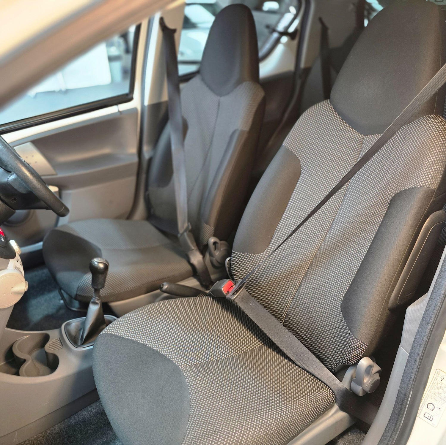 Used Toyota AYGO 2011 for sale - 76926325: Photo 31