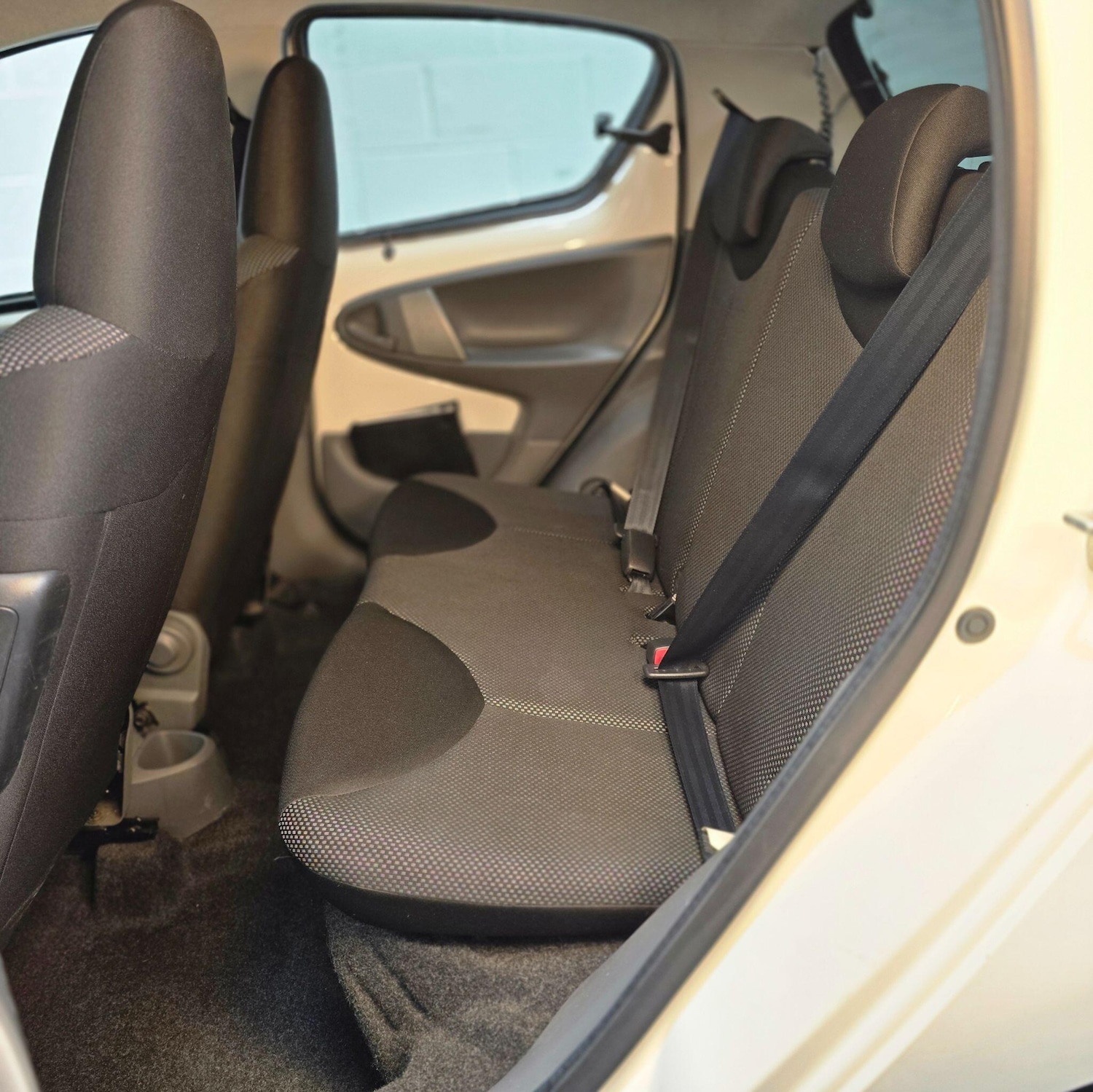 Used Toyota AYGO 2011 for sale - 76926325: Photo 33