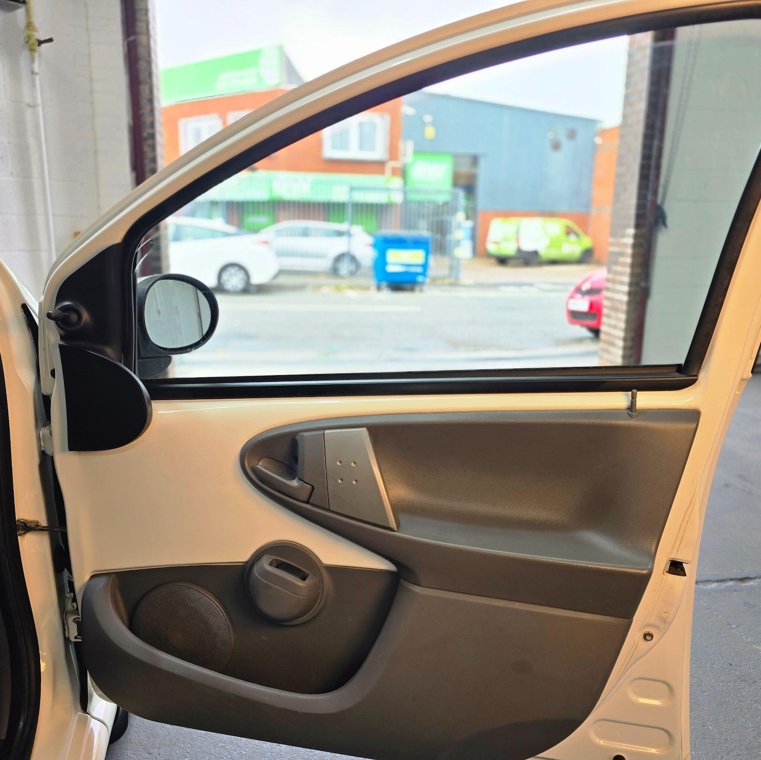 Used Toyota AYGO 2011 for sale - 76926325: Photo 41