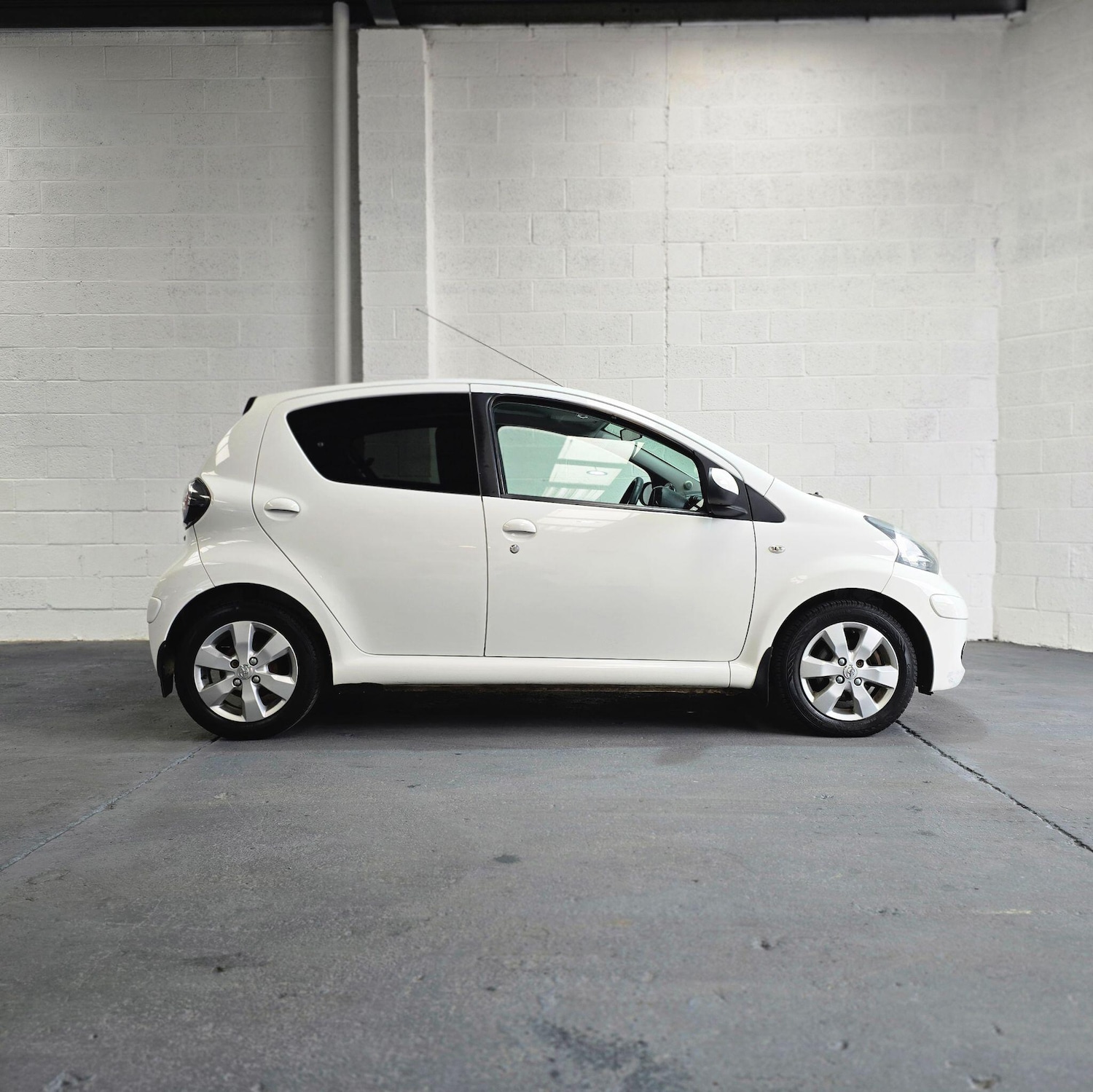 Used Toyota AYGO 2011 for sale - 76926325: Photo 8