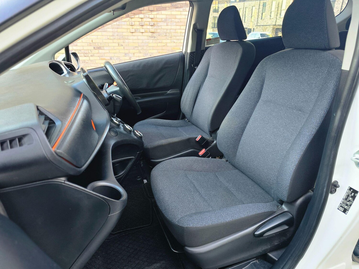 Used Toyota Sienta 2025 for sale - 76866017: Photo 37