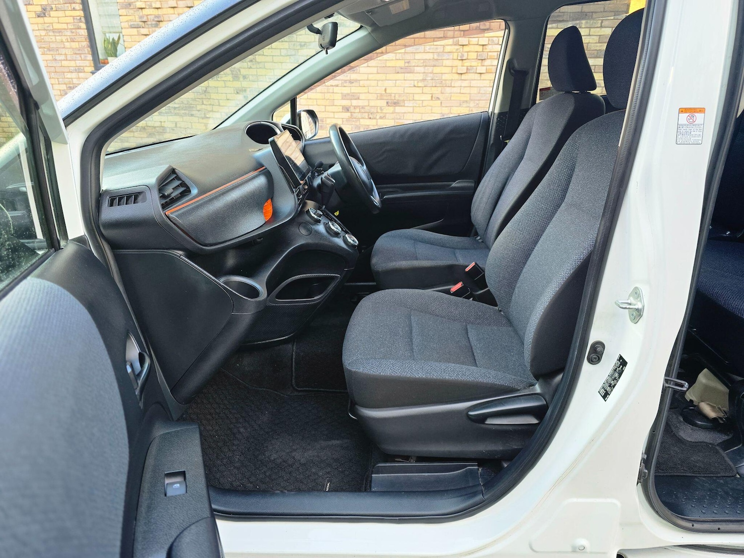 Used Toyota Sienta 2025 for sale - 76866017: Photo 38