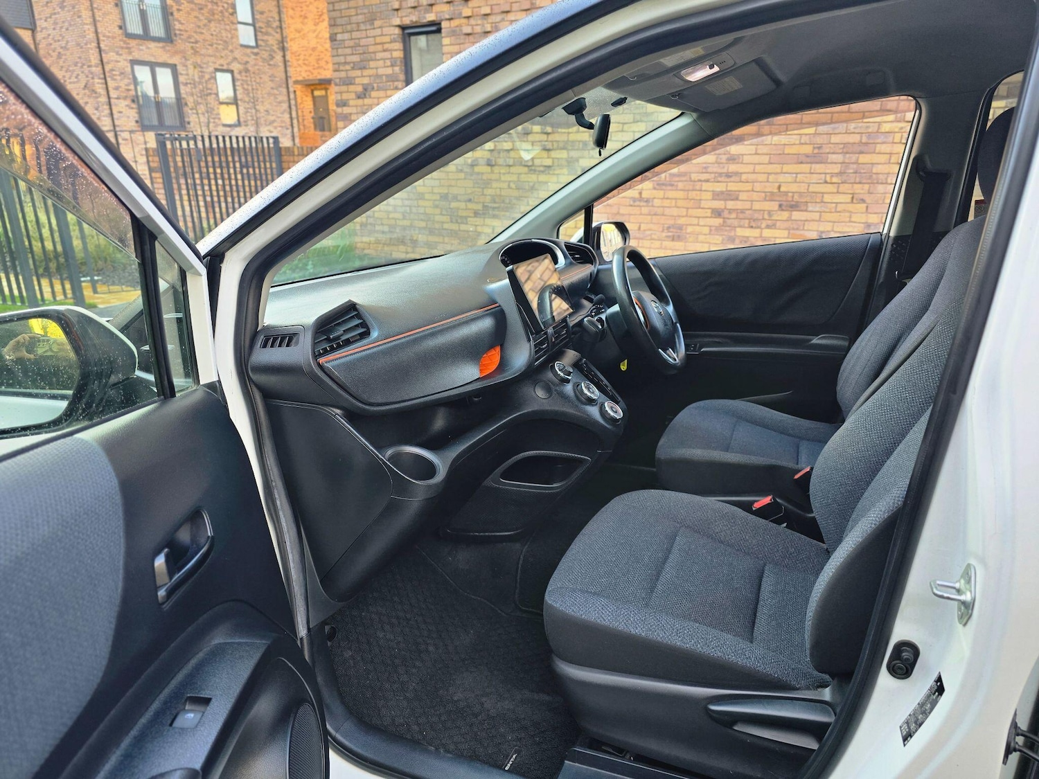 Used Toyota Sienta 2025 for sale - 76866017: Photo 39