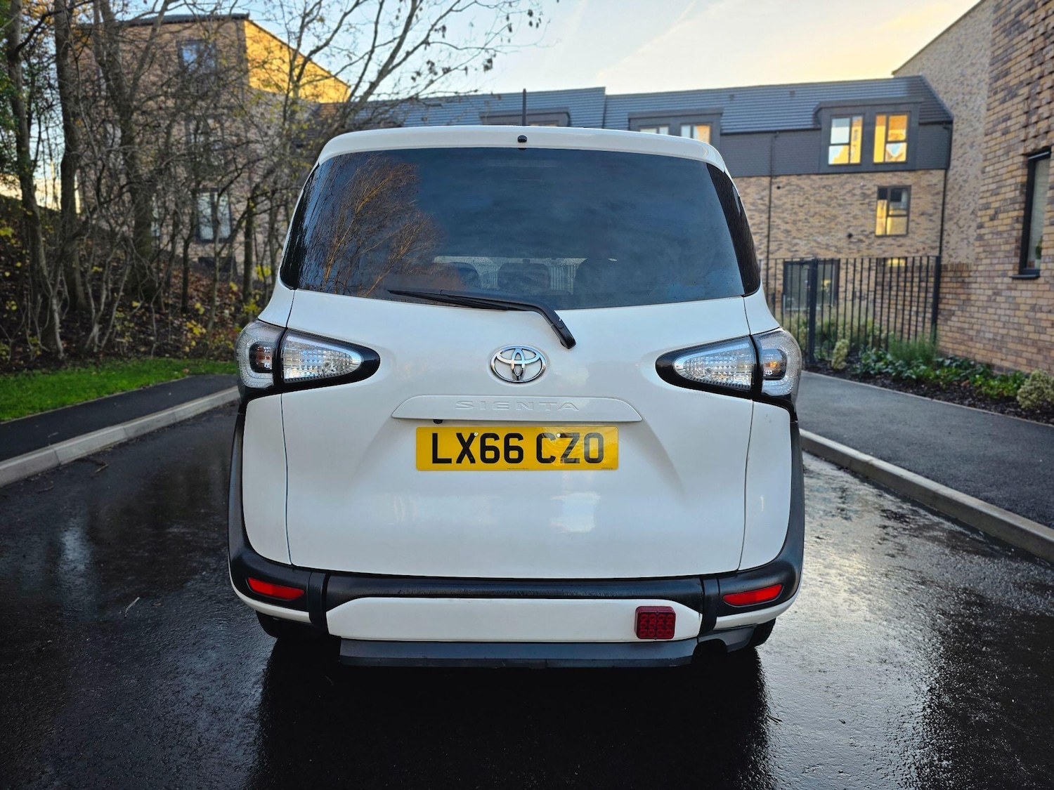 Used Toyota Sienta 2025 for sale - 76866017: Photo 5