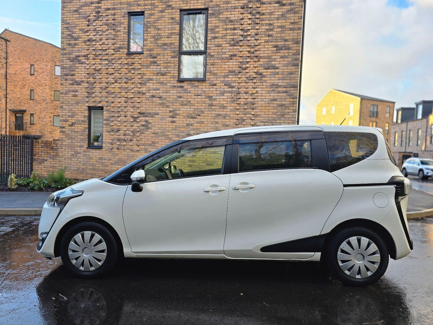 Used Toyota Sienta 2025 for sale - 76866017: Photo 7