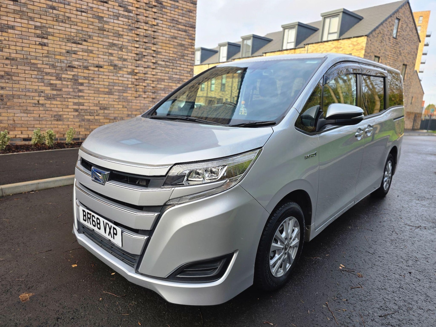 Used Toyota Noah 2024 for sale - 76865372: Photo 3