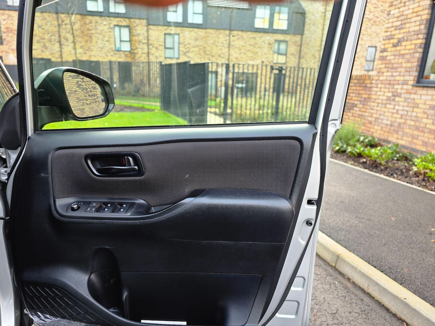 Used Toyota Noah 2024 for sale - 76865372: Photo 31