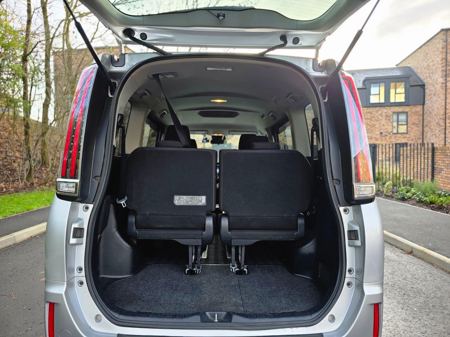 Used Toyota Noah 2024 for sale - 76865372: Photo 41