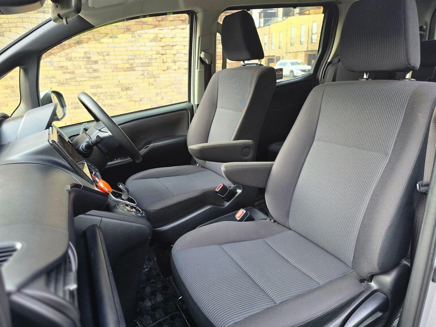 Used Toyota Noah 2024 for sale - 76865372: Photo 52