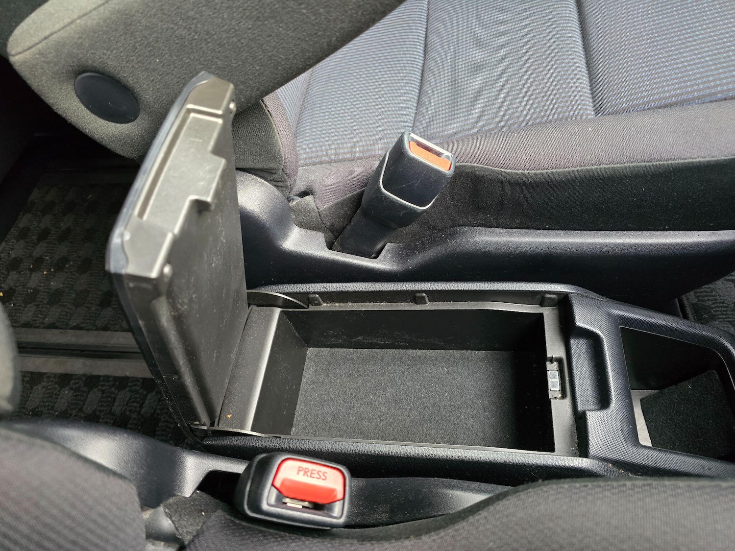 Used Toyota Noah 2024 for sale - 76865372: Photo 62