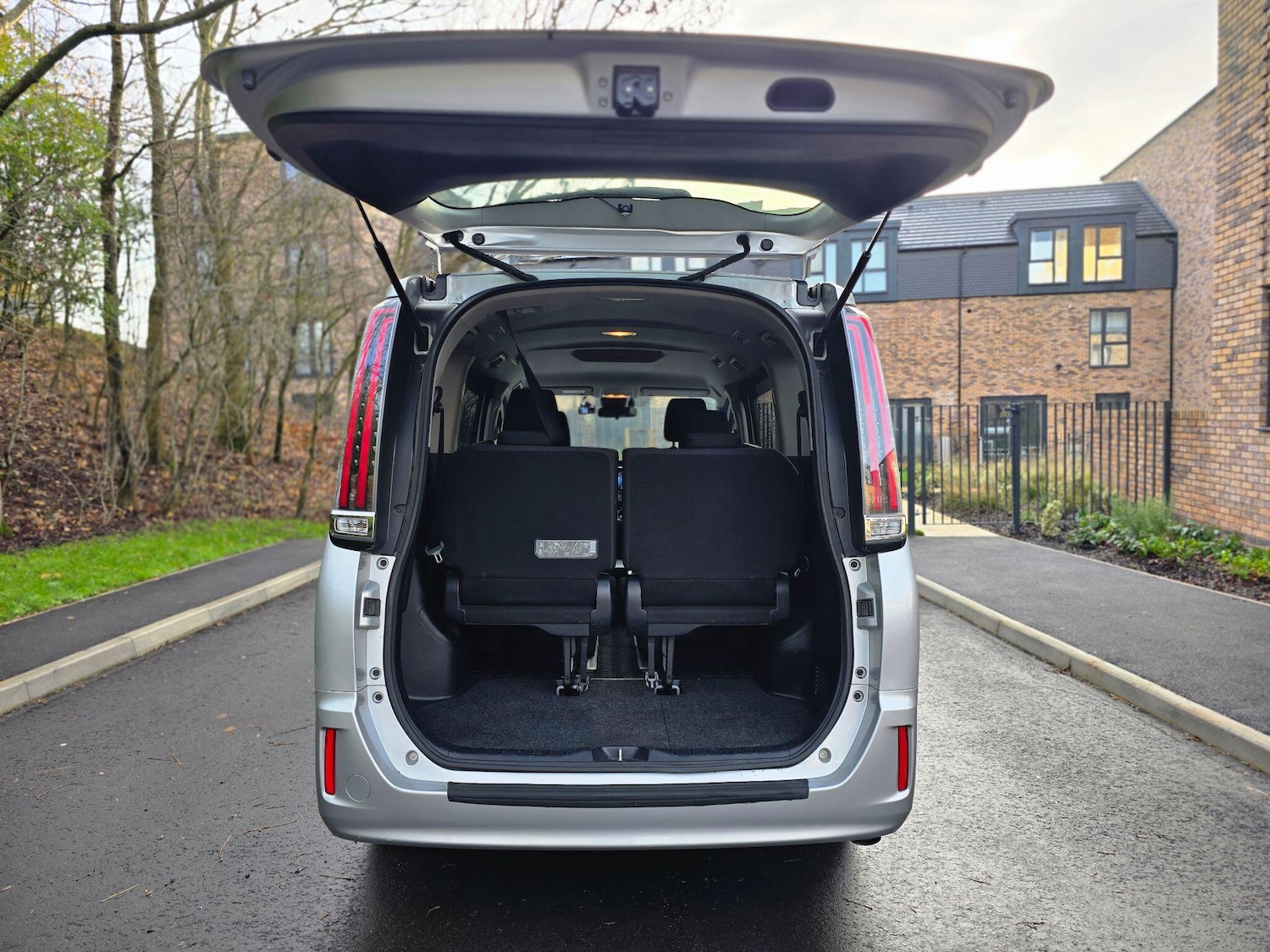 Used Toyota Noah 2024 for sale - 76865372: Photo 67