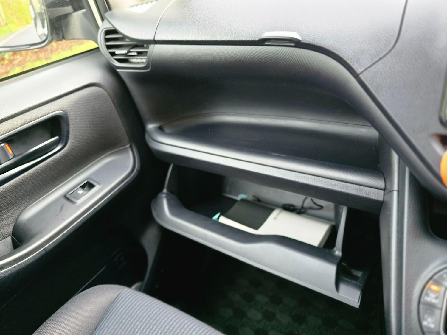 Used Toyota Noah 2024 for sale - 76865372: Photo 69