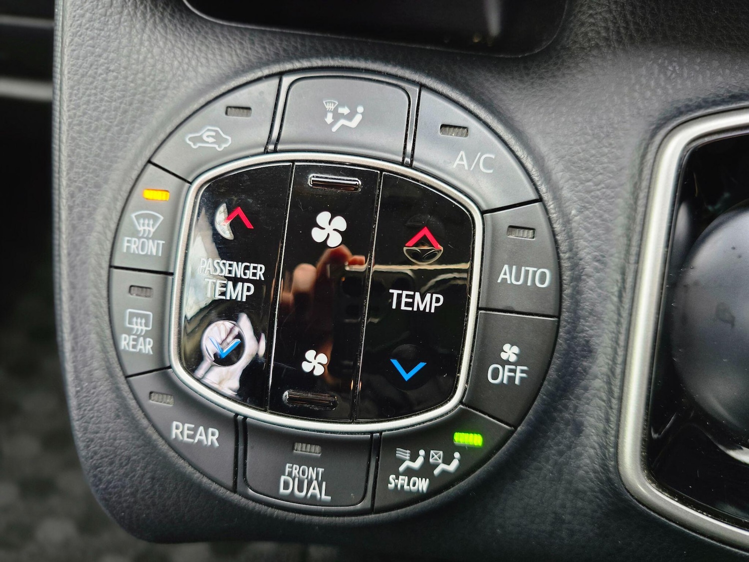 Used Toyota Noah 2024 for sale - 76865372: Photo 70