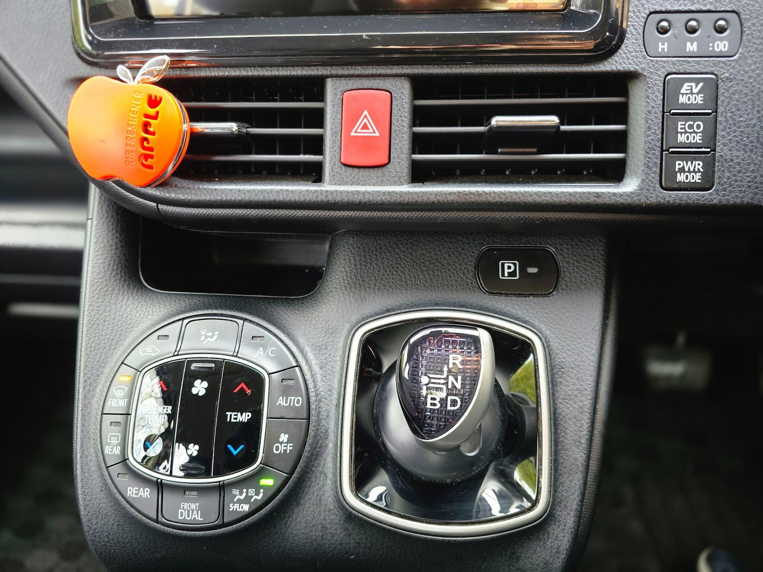 Used Toyota Noah 2024 for sale - 76865372: Photo 8