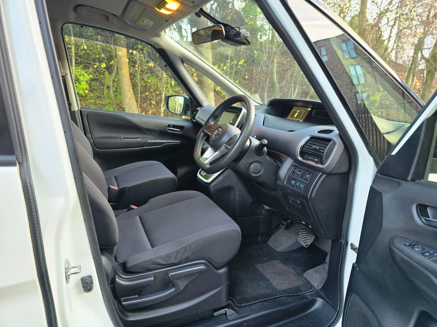 Used Nissan Serena 2024 for sale - 77320295: Photo 11