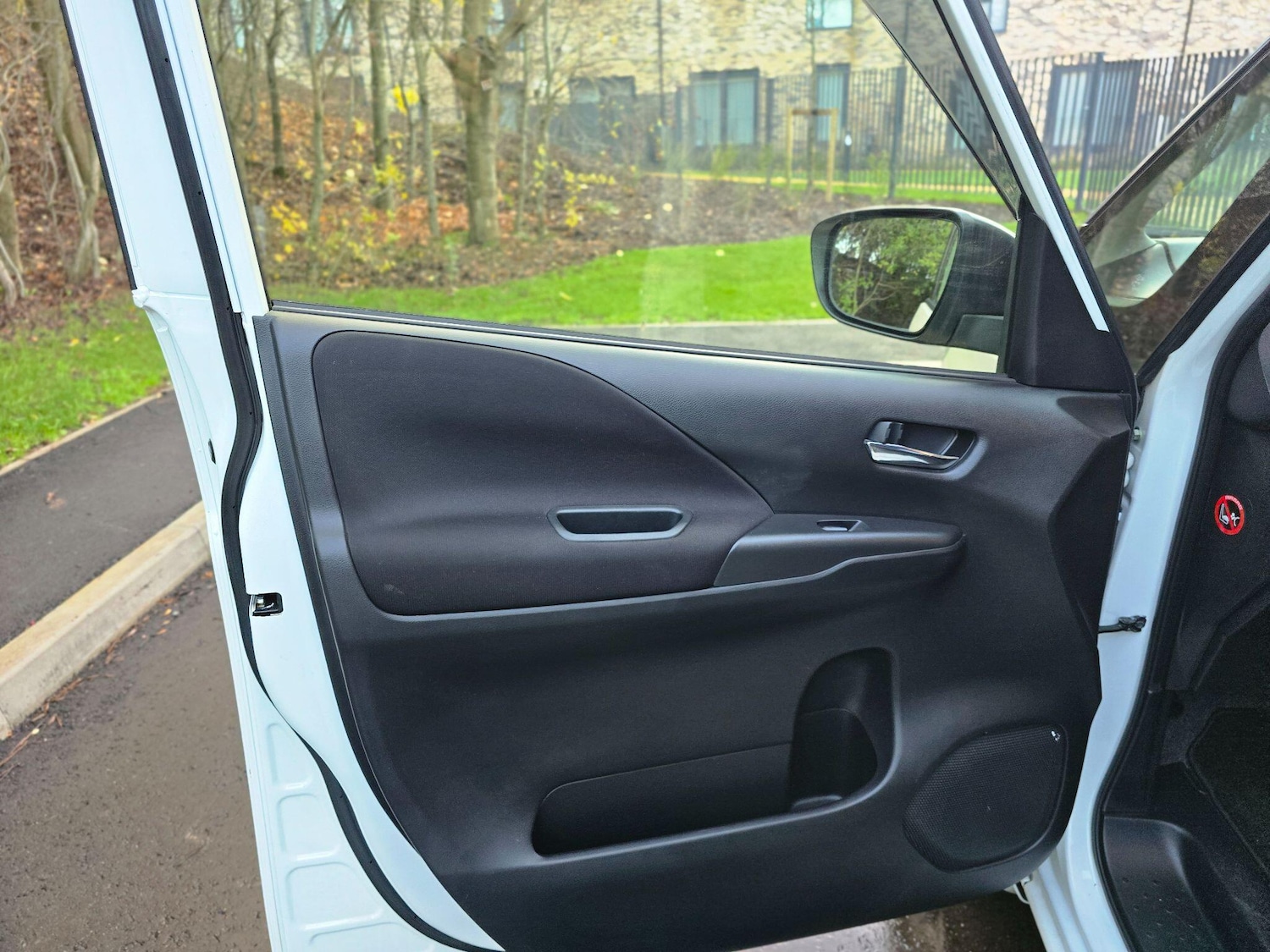 Used Nissan Serena 2024 for sale - 77320295: Photo 29