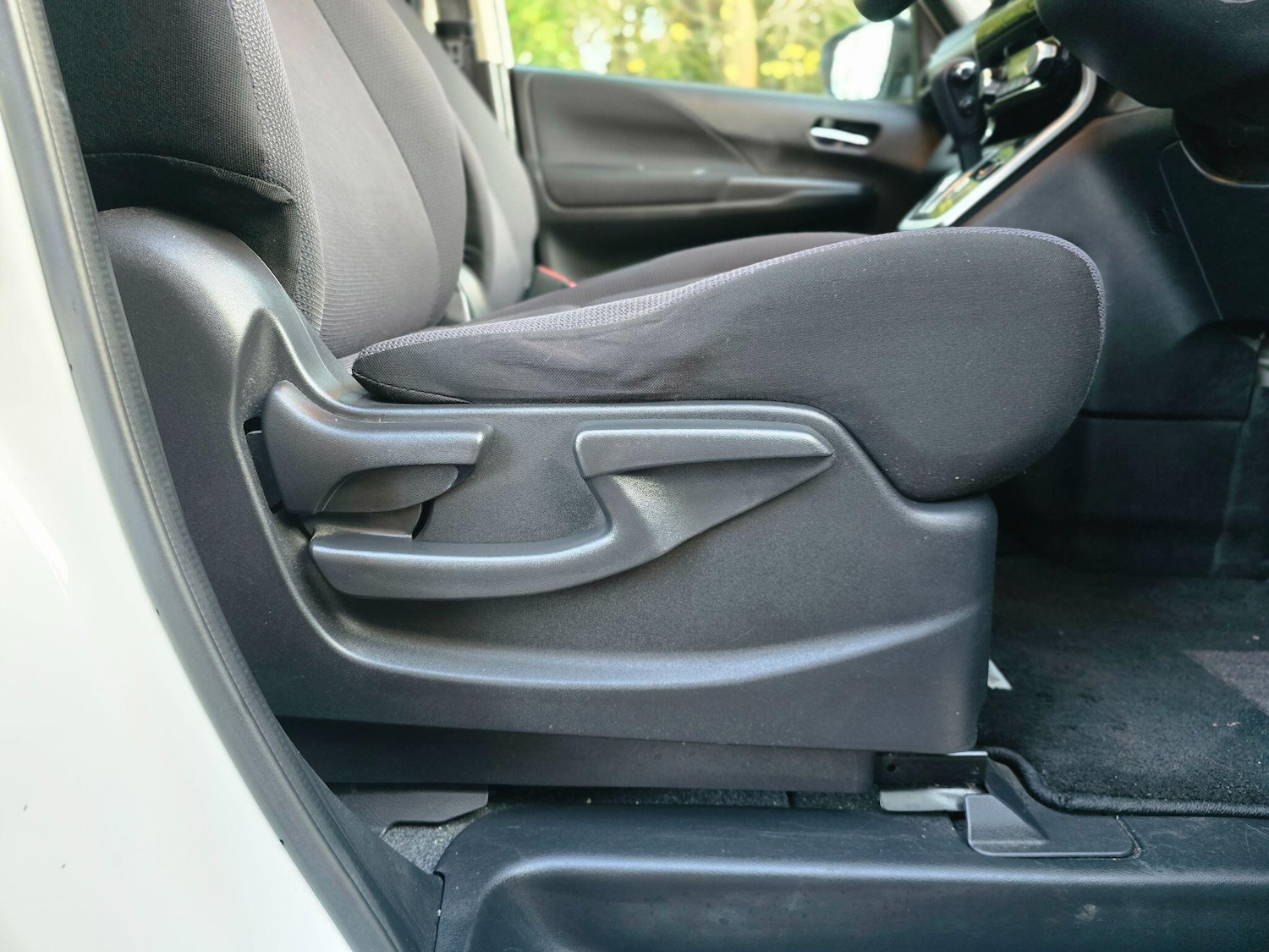 Used Nissan Serena 2024 for sale - 77320295: Photo 46