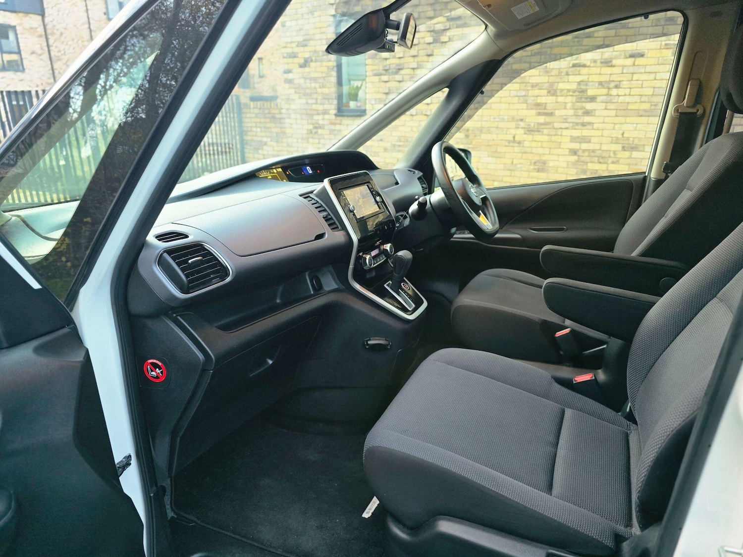 Used Nissan Serena 2024 for sale - 77320295: Photo 48