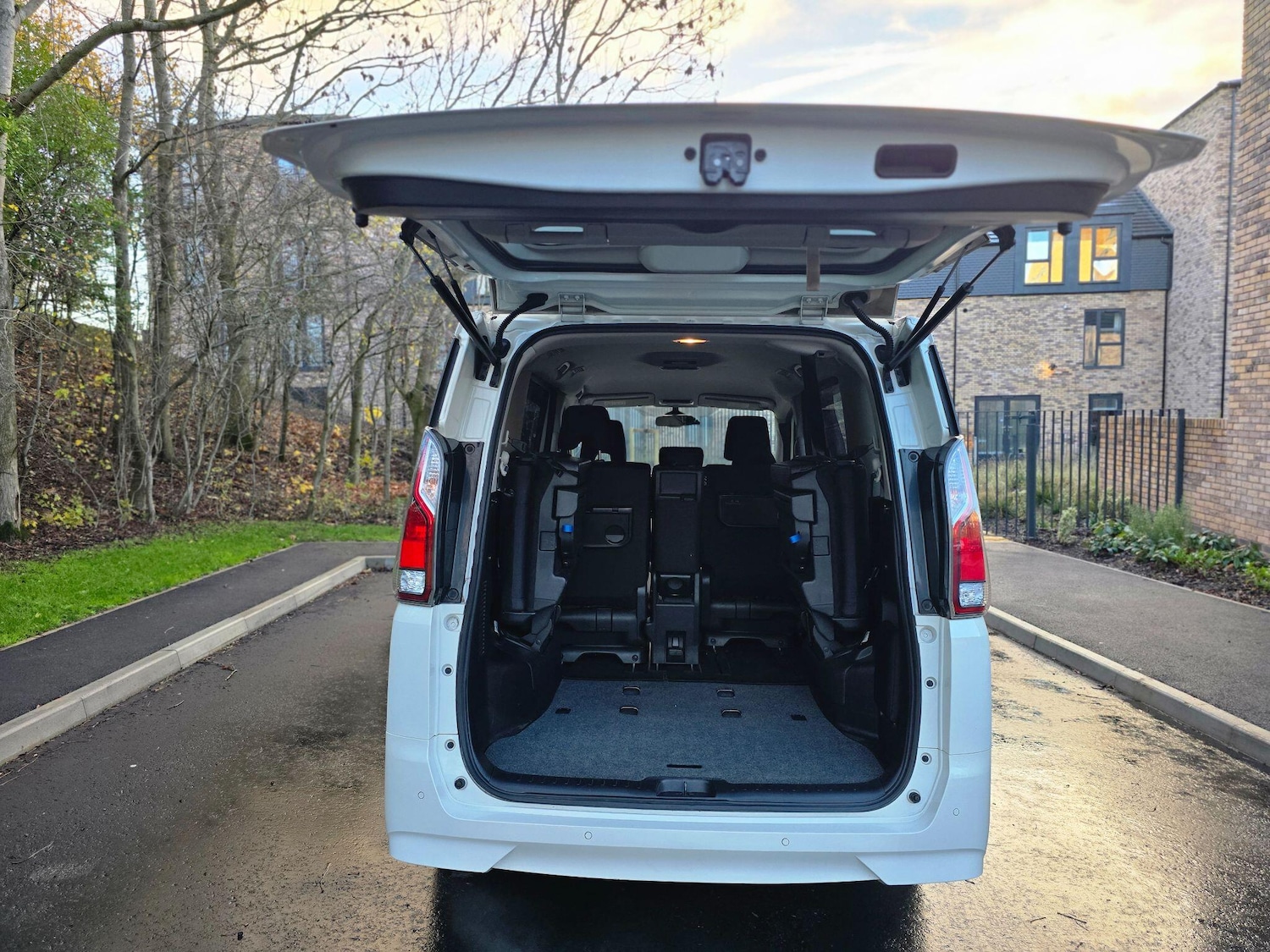 Used Nissan Serena 2024 for sale - 77320295: Photo 67