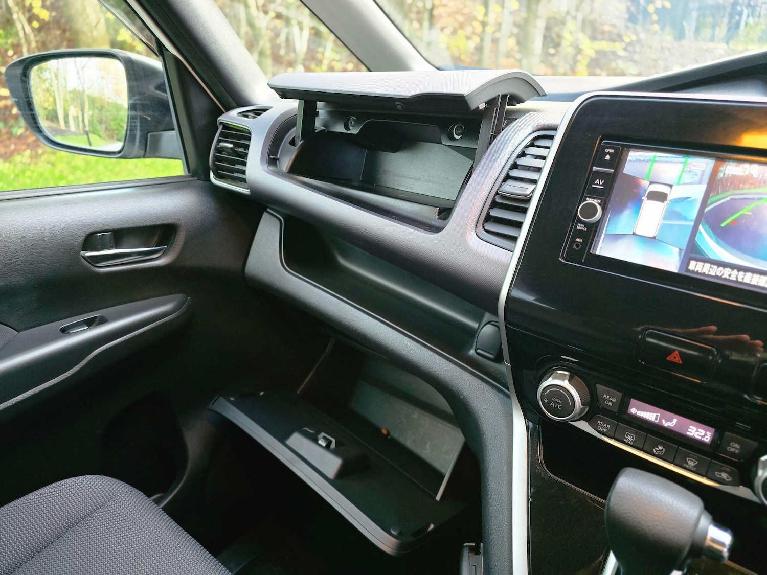 Used Nissan Serena 2024 for sale - 77320295: Photo 77