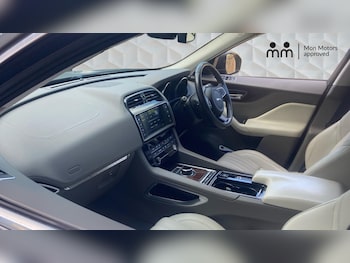 Used Jaguar F-Pace 2016 for sale - 78826400: Photo