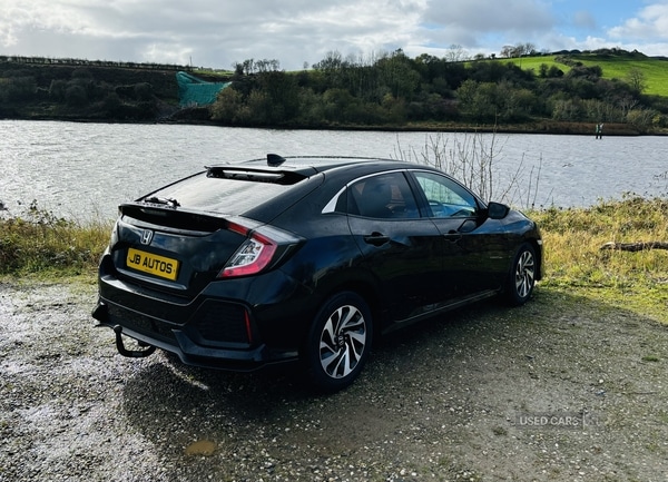 Used Honda Civic 2017 for sale - 76338220: Photo 2