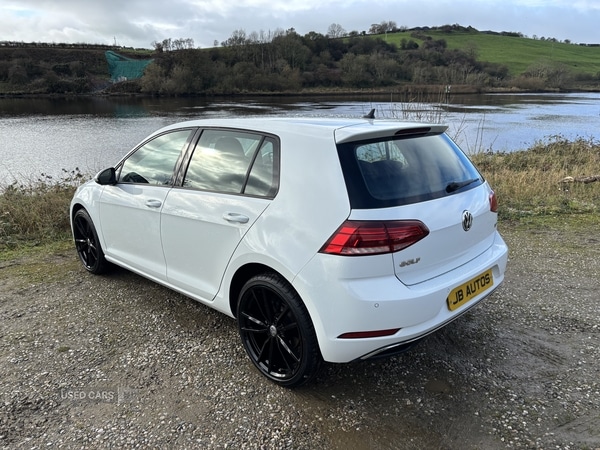 Used Volkswagen Golf 2017 for sale - 76350132: Photo 3