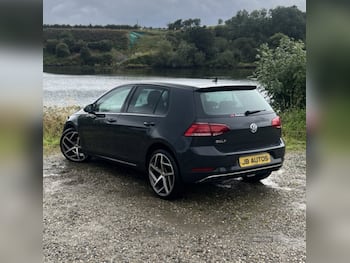 Used Volkswagen Golf 2019 for sale - 79742456: Photo