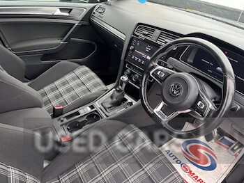 Used Volkswagen Golf 2017 for sale - 77840334: Photo