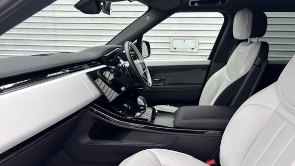 Used Land Rover Range Rover Sport 2024 for sale - 76008286: Photo 3