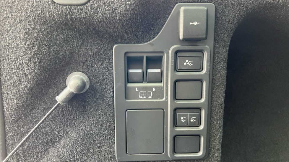 Used Land Rover Discovery 2024 for sale - 76870301: Photo 39