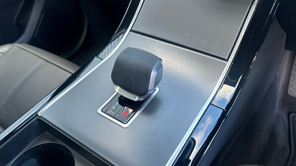 Used Land Rover Range Rover Velar 2024 for sale - 76652469: Photo 13