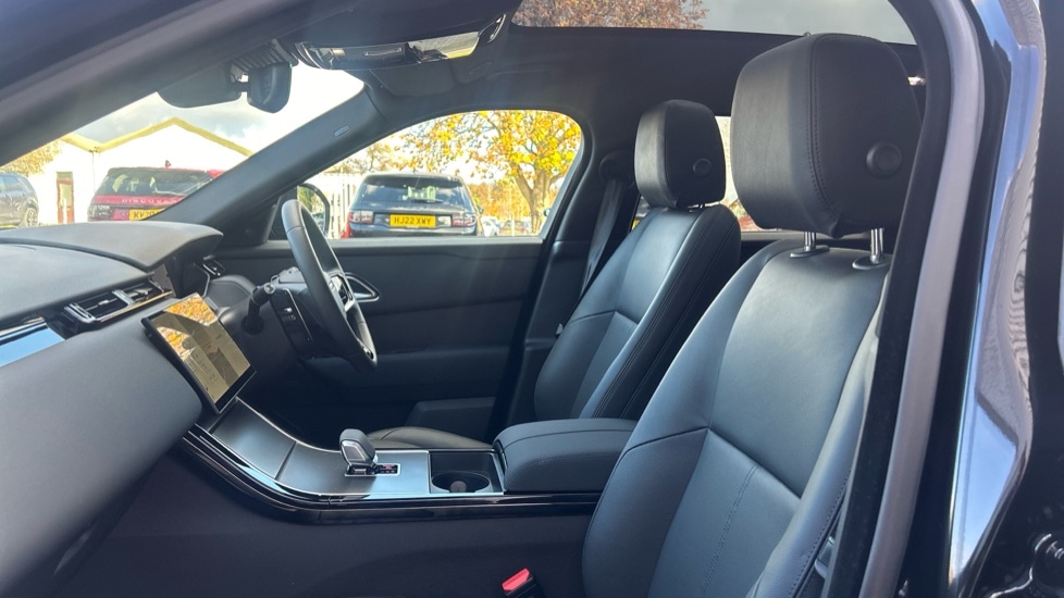 Used Land Rover Range Rover Velar 2024 for sale - 76652469: Photo 3