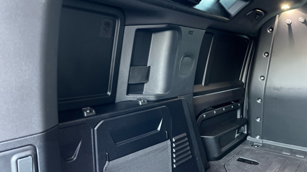 Used Land Rover Defender 2024 for sale - 75443066: Photo 41